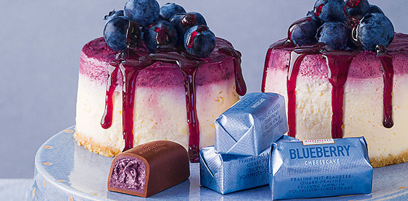 Niederegger Blueberry Cheesecake Pralinen mit zwei Blueberry Cheesecakes